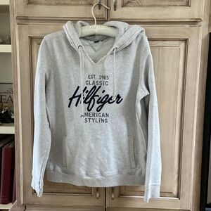 Hilfiger hoodie gray sz M
